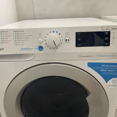 Sag In The Heart Of The Old Town Free Parking Free Wi-fi דירה